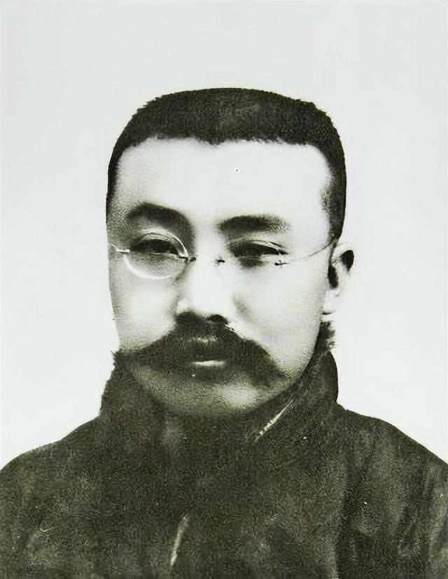 八一勋章和上将在军中的地位与荣誉对比，八一勋章与上将荣誉对比，地位与荣耀的探究
