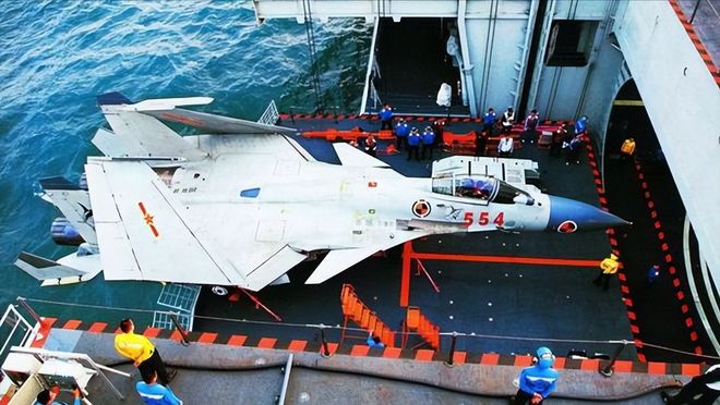中国下一代航母长啥样？探索未来海上巨无霸的崭新面貌，揭秘未来海上霸主，中国下一代航母崭新面貌探索