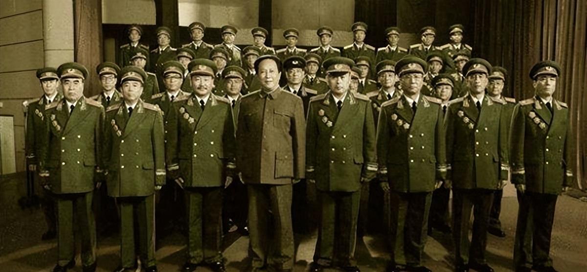 一个军长与若干副军长，军队领导体制下的组织结构，军长与副军长，军队领导体制下的核心组织结构