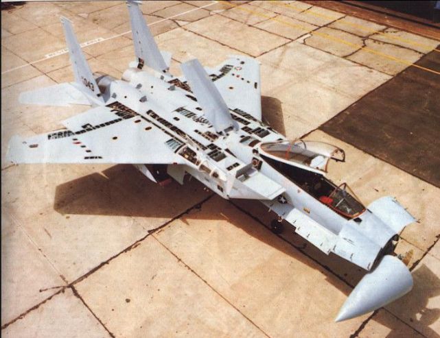 F-15战斗机机腹挂架，空中力量的重要支点，F-15战斗机机腹挂架，空中力量的支点