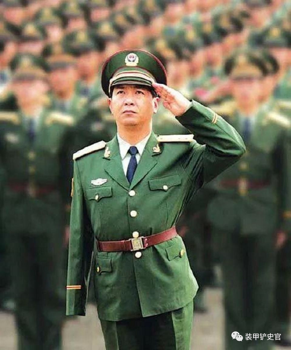 杰出人物丁晓兵简介，一位英勇无畏的传奇人物，杰出人物丁晓兵，英勇无畏的传奇人生简介