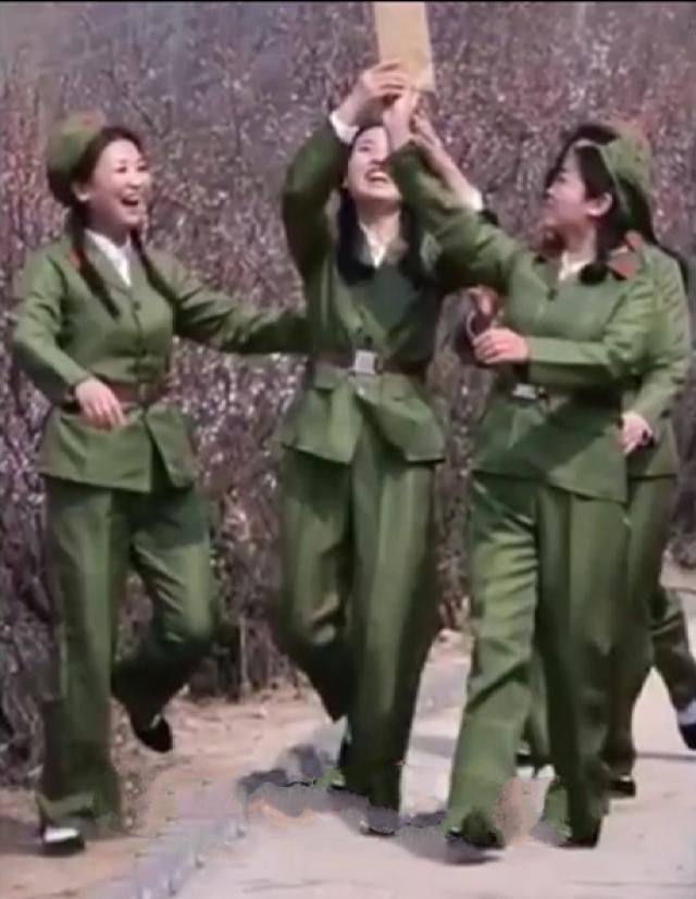 世界上最漂亮的军服，荣耀、传统与设计的完美结合，荣耀与设计的交融，世界上最美的军服风采展示