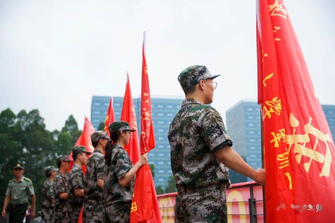 中国人民解放军陆军作战服装，传统与现代交融的战场勇士装备，中国人民解放军陆军作战服装，传统与现代交融的战场勇士装备风采