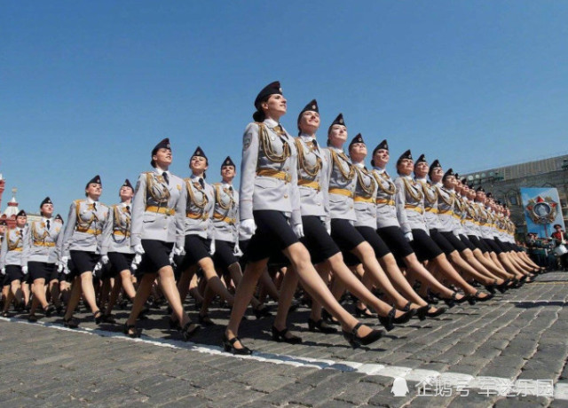 2019女兵方队中那抹最亮丽的色彩——最漂亮的女兵，最亮眼的女兵风采，2019女兵方队中的美丽色彩