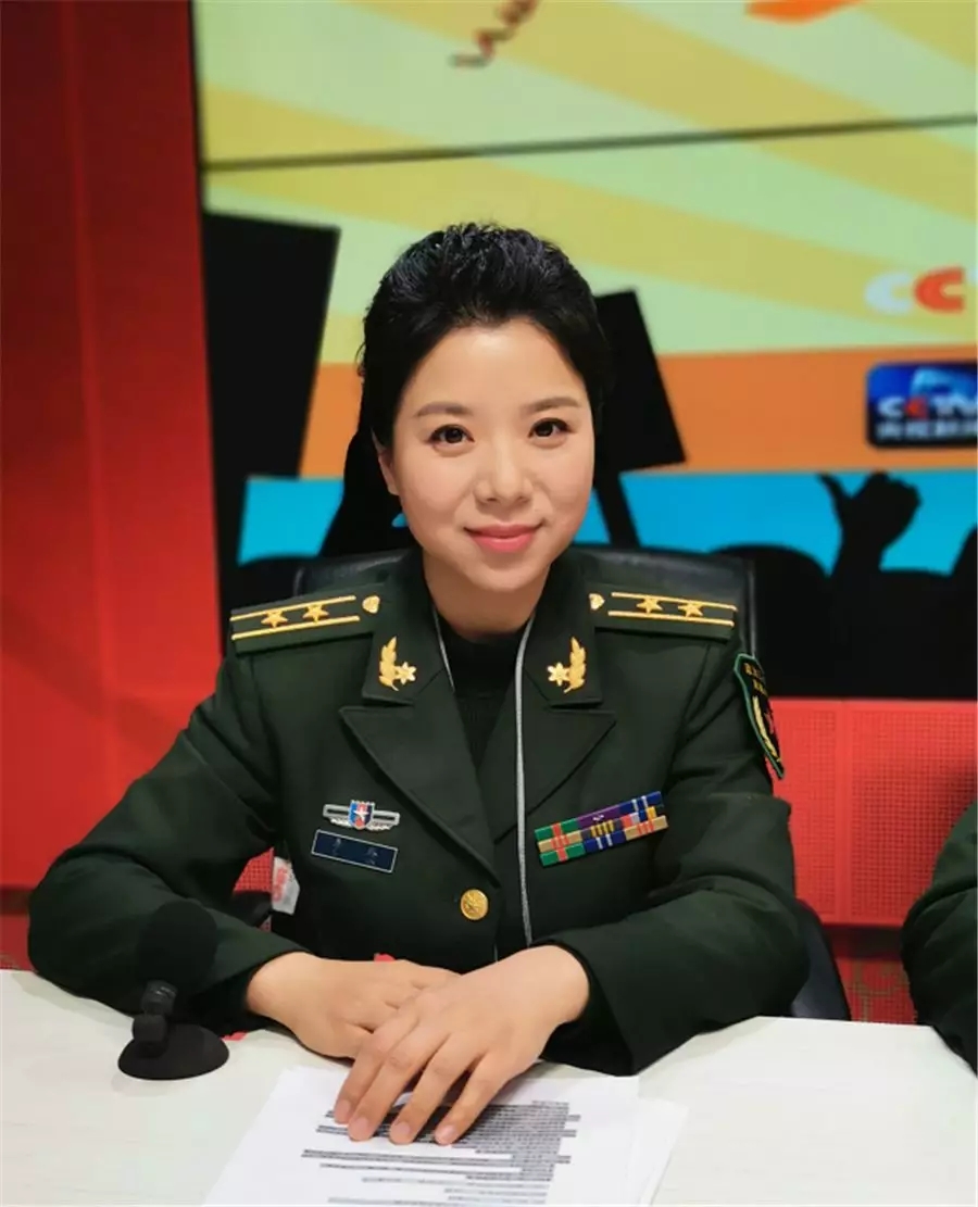 一南军事论坛女主持人是谁——探究军事论坛中的女性力量，一南军事论坛女主持人揭秘，女性力量在军事论坛中的崛起