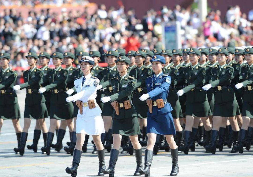 中国女兵图片高清壁纸，展现飒爽英姿与坚韧精神，中国女兵高清壁纸，英姿飒爽，坚韧精神展现