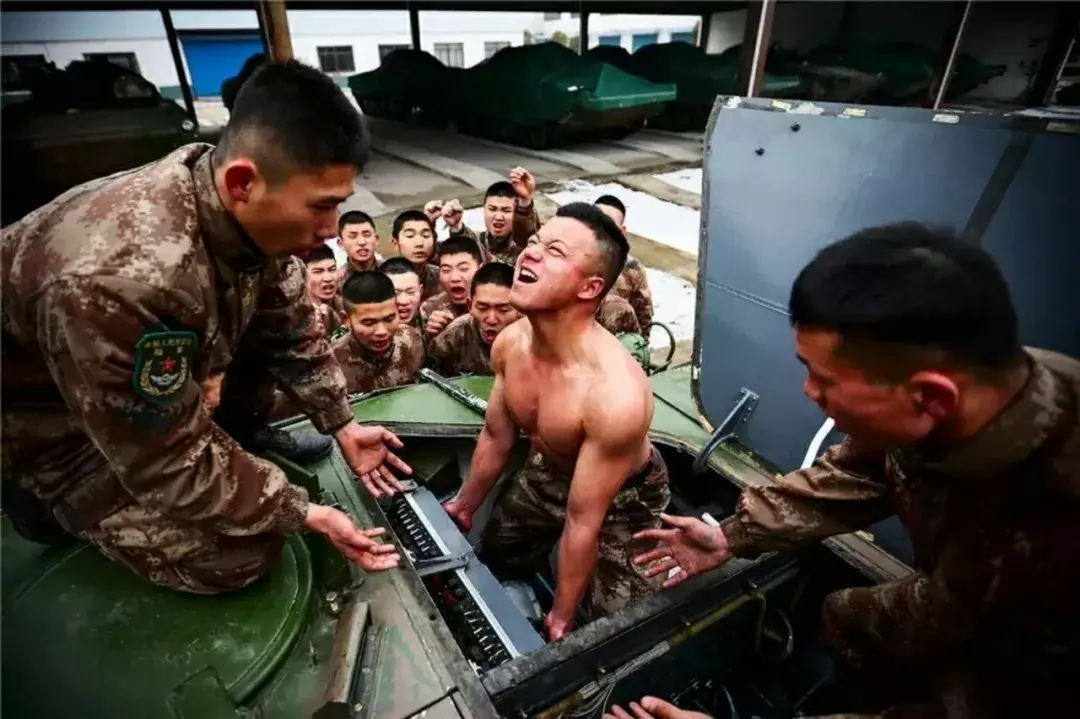 义务兵能否担任装甲兵，探讨可能性与条件，义务兵担任装甲兵的可能性与条件探讨