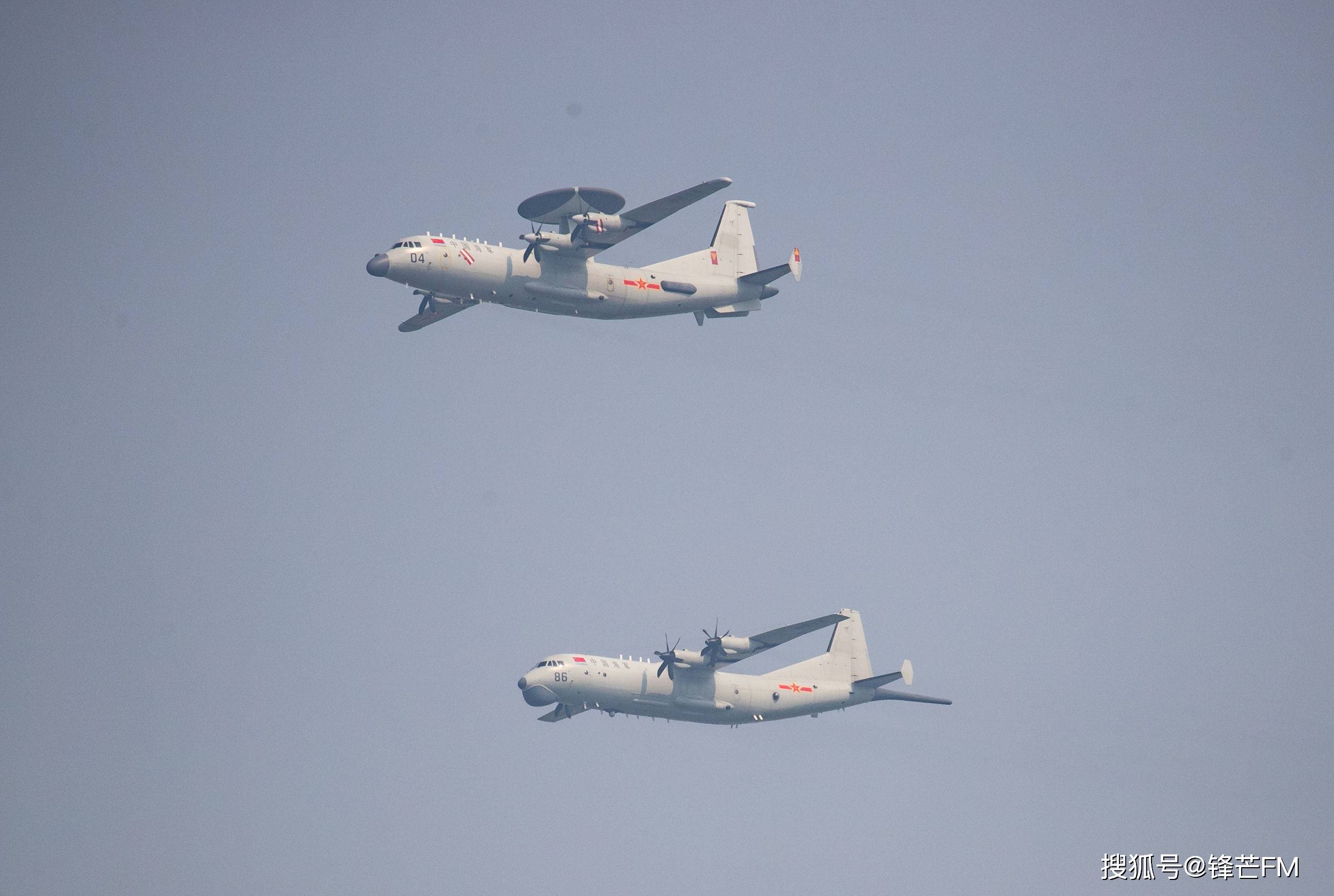 直-18预警机在编队中的距离掌控与战术应用,直-18预警机,距离掌控与战术应用解析