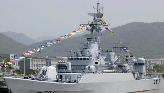 探索中国海军力量,厦门军港中的一艘传奇舰——523舰,揭秘中国海军力量,厦门军港传奇战舰——523舰探索之旅