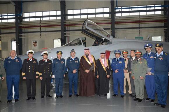 歼-10与枭龙对决F-15,空中力量的较量,歼-10与枭龙对决F-15,空中力量的巅峰较量