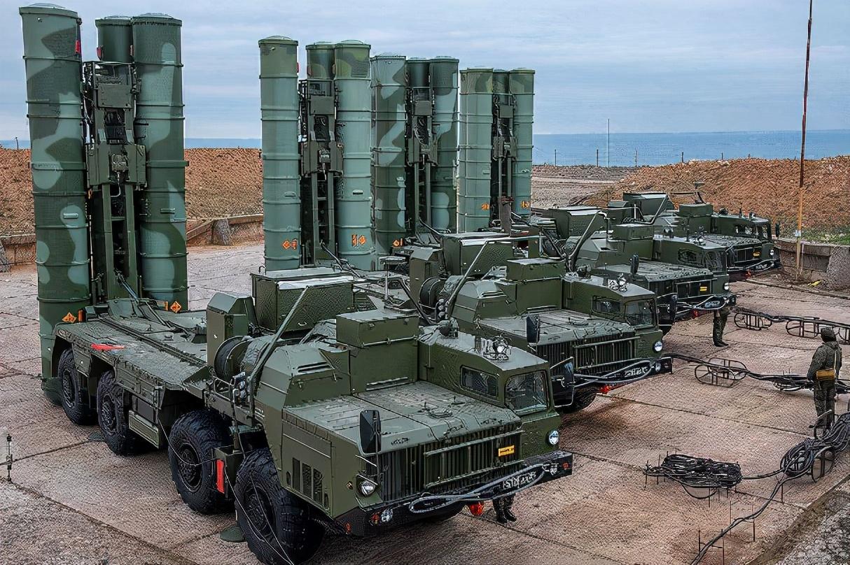 红旗-12防空导弹与S-400系统比较分析,哪个更好?,红旗-12防空导弹与S-400系统比较分析,哪个防空系统更优越?