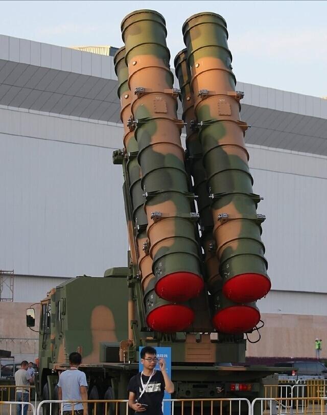 红旗-12防空导弹与S-400系统比较分析,哪个更好?,红旗-12防空导弹与S-400系统比较分析,哪个防空系统更优越?