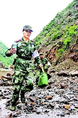 烈士与一等功,究竟哪个更为厉害?,烈士与一等功,荣誉背后的深度解读与对比