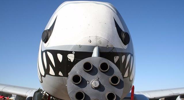 揭秘A-10攻击机的弹药威力,子弹背后的故事,揭秘A-10攻击机弹药威力背后的故事