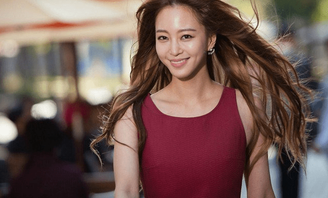 90岁老兵唱响志愿军军歌,时代的记忆与英雄的不朽情怀,90岁老兵唱响志愿军军歌,时代记忆中的英雄情怀