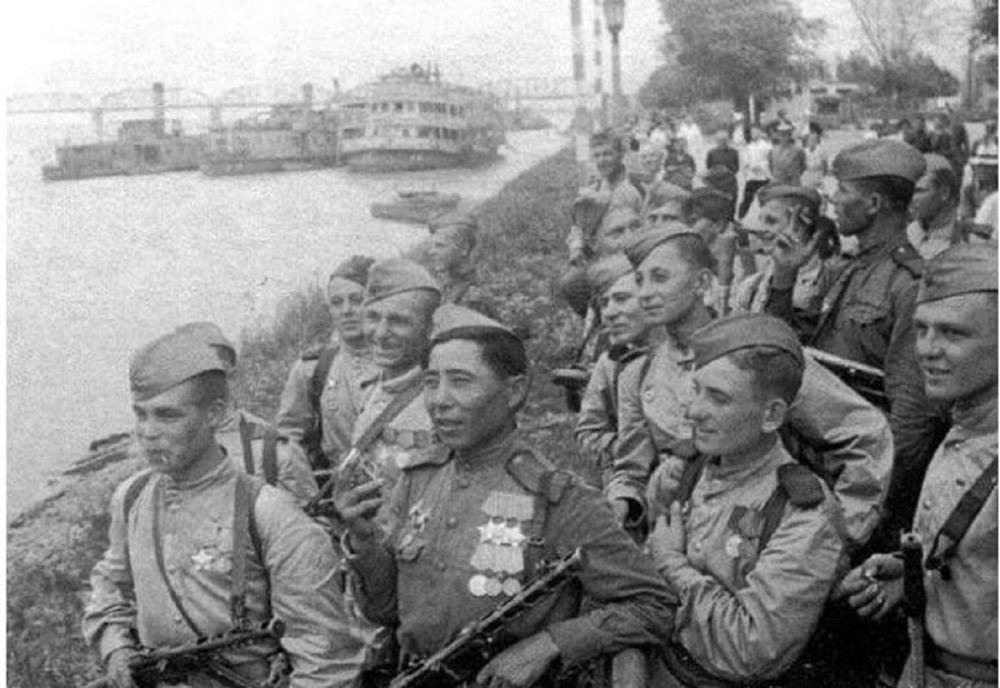 杨根思连长的英雄事迹概括,杨根思连长英雄事迹概述,英勇无畏,忠诚担当