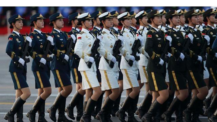 三军仪仗队中的女兵风采,图片展现荣耀与力量,三军仪仗队女兵风采,荣耀与力量的完美展现