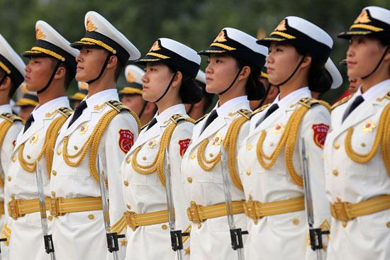 三军仪仗队中的女兵风采,图片展现荣耀与力量,三军仪仗队女兵风采,荣耀与力量的完美展现