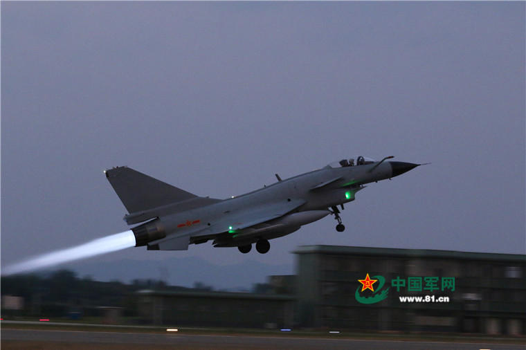 歼-10战斗机极限起飞距离,技术奇迹与国家力量,歼-10战斗机技术奇迹,极限起飞距离与国家力量展现