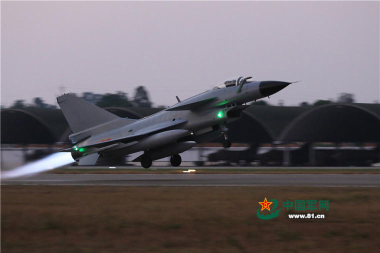 歼-10战斗机极限起飞距离,技术奇迹与国家力量,歼-10战斗机技术奇迹,极限起飞距离与国家力量展现