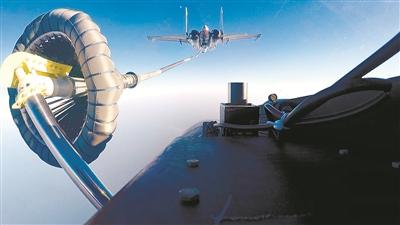歼-15夜间空中加油,揭示中国海军航空兵力量的新篇章,歼-15夜间空中加油,海军航空兵力量新篇章揭秘