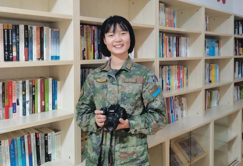 中央军事频道主持人尹梦,声音与影像的领航者,中央军事频道主持人尹梦,声音与影像的领航风采