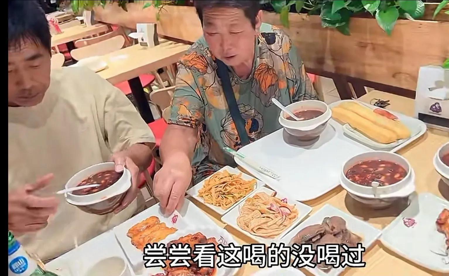 山东舰航母编队绕日本航行,展示实力,彰显决心,山东舰航母编队绕日本航行,实力展示与决心彰显