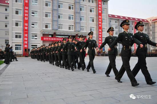 战略支援部队两所军校比较,哪所更胜一筹?,战略支援部队两所军校对比,哪所军校表现更卓越?