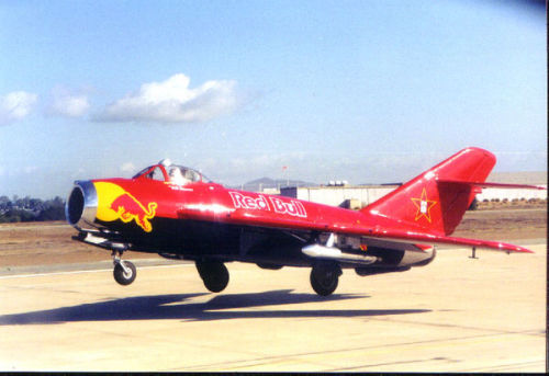 歼8下垂尾，一种独特设计的背后故事与影响，歼8下垂尾设计的独特之处及其背后故事与影响