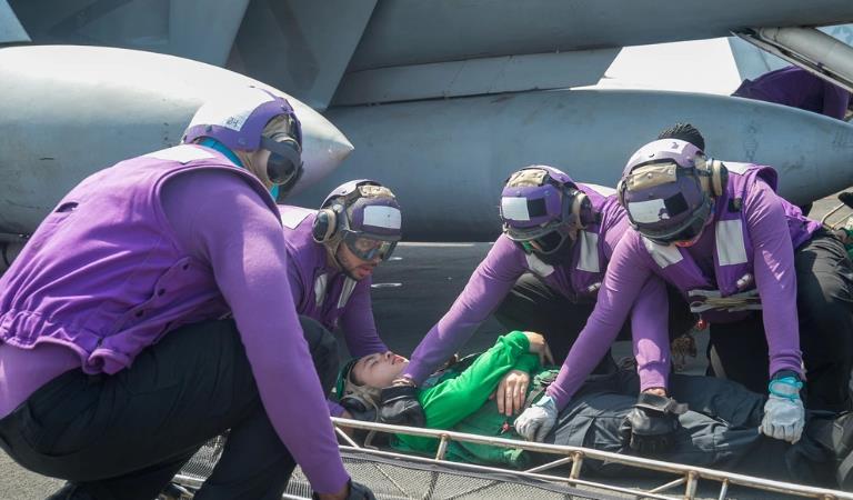 美军航母进入南中国海,地区安全的多元视角解读,美军航母进入南中国海,多元视角下的地区安全解读