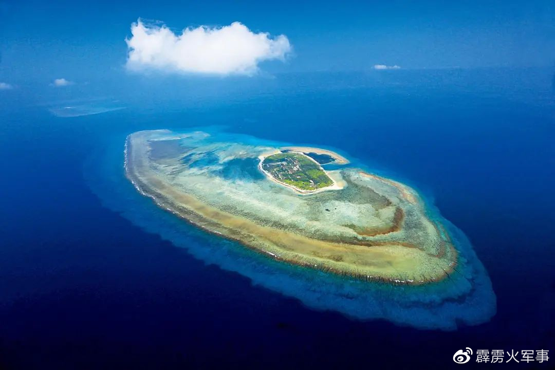 南海岛礁高清版大图,揭示中国南海的壮丽与复杂地理特征,南海岛礁壮丽地理特征揭秘,高清版大图展现中国南海的复杂与壮观