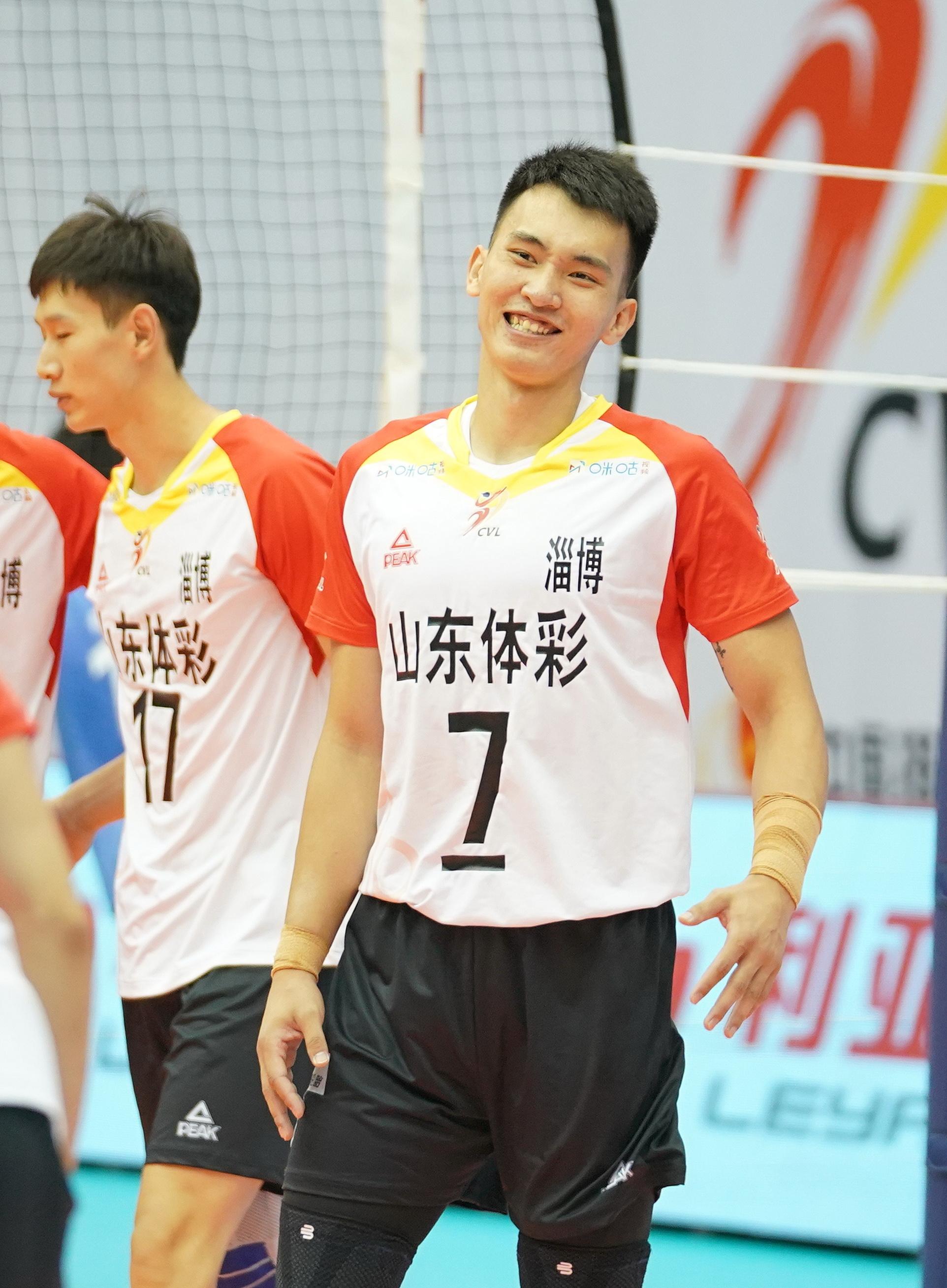 山东舰与歼-15舰载机的协同作战能力——揭秘山东舰36架歼-15战斗力,山东舰与歼-15舰载机协同作战揭秘,36架战斗机的战斗力探究