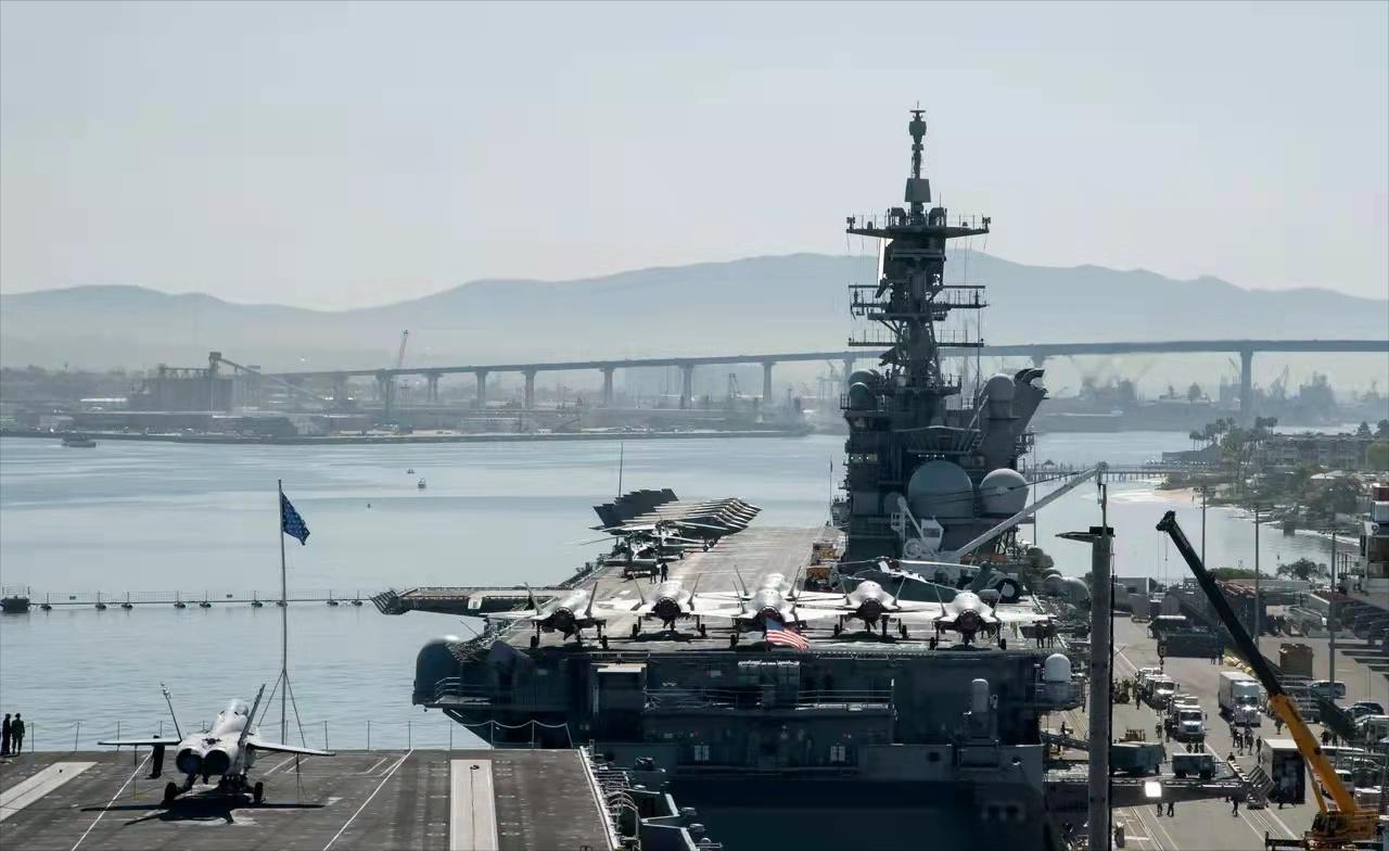 航母内部装备与功能解析,航母内部装备与功能深度剖析