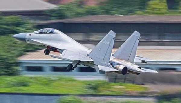 歼-16战斗机的推重比研究，歼-16战斗机推重比性能研究分析