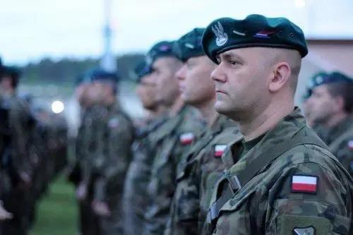 阿帕奇武装直升机与直-10，空中力量的对比与解析，阿帕奇武装直升机与直-10空中力量对比解析