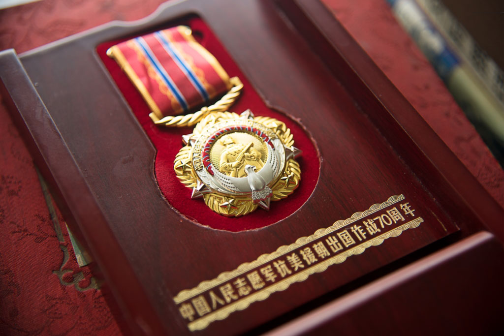 中国人民志愿军抗美援朝出国作战七十周年纪念章，寓意深远，铭记历史，抗美援朝七十周年纪念章，铭记历史，传承英勇精神