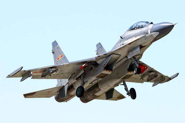 歼-16战斗机,与苏-30的关联与独特之处,歼-16战斗机与苏-30的渊源及其独特之处解析