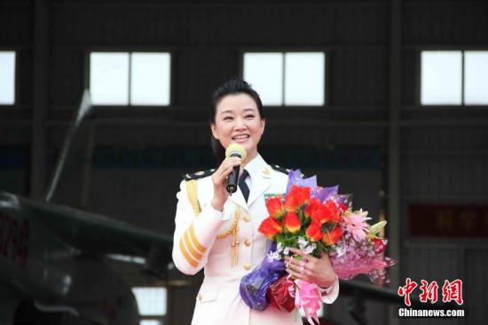 中央七套军事节目主持人，传递国防力量，展现军事风采，中央七套军事节目主持人，展现国防力量与军事风采的使者