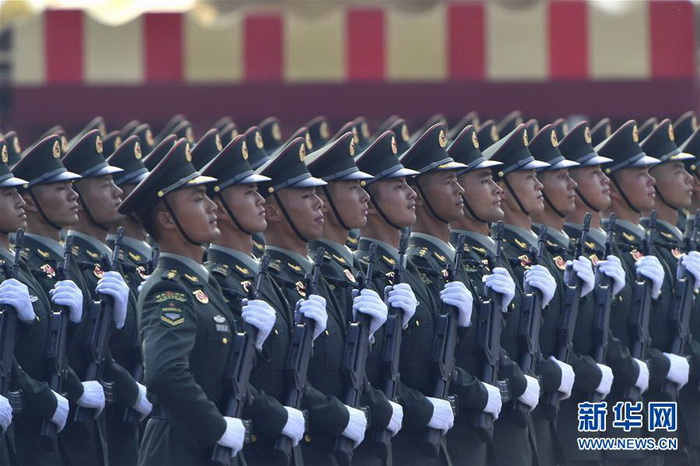 华为荣耀与国庆阅兵方队的融合,胸口的科技与荣耀,华为荣耀与国庆阅兵方队融合,科技与荣耀的骄傲展现