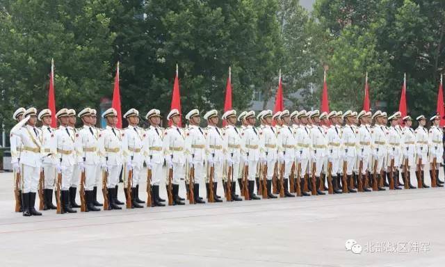 走进阅兵村，三军仪仗队的荣耀与使命，阅兵村内的荣耀与使命，三军仪仗队探秘