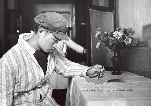 麦麦贤得英雄事迹,英勇无畏,忠诚为民的典范,麦麦贤,英勇无畏、忠诚为民的英雄典范