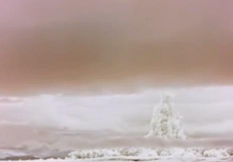 真实核弹爆炸视频,揭示力量与破坏的震撼画面,核弹爆炸震撼画面,力量与破坏的真相揭秘