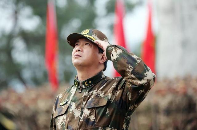 老山英雄丁晓兵,断臂之痛与爱情之坚,老山英雄丁晓兵,断臂之痛铸就坚韧人生,爱情之坚见证英雄本色