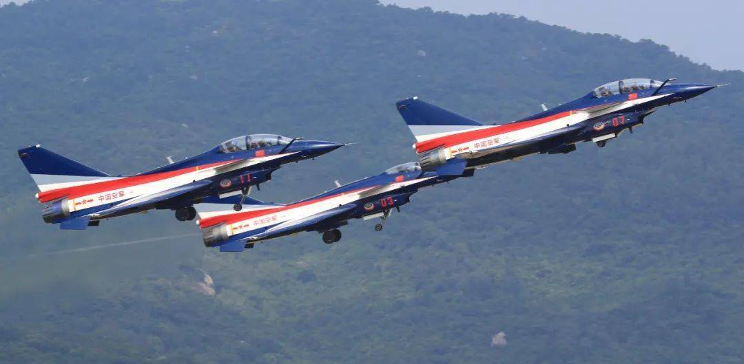 中国空军航空大学红鹰飞行表演队,翱翔天空的英勇之鹰,中国空军航空大学红鹰飞行表演队的英勇翱翔
