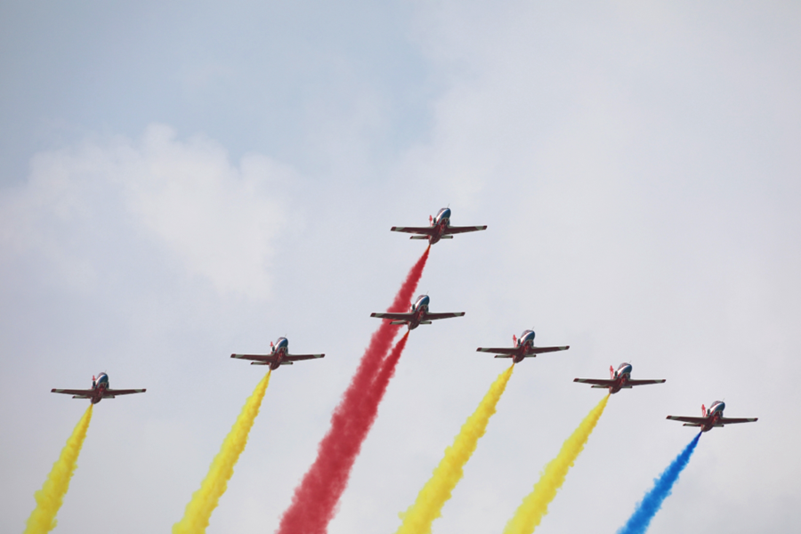 中国空军航空大学红鹰飞行表演队,翱翔天空的英勇之鹰,中国空军航空大学红鹰飞行表演队的英勇翱翔