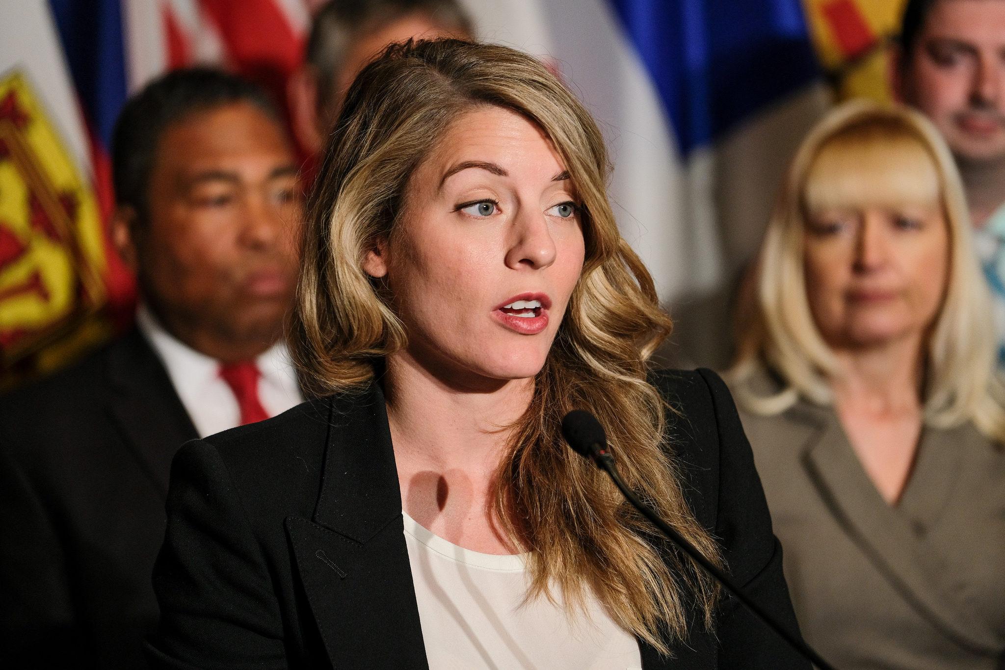 M1A2艾布拉姆斯是电动的吗?——对现代坦克动力系统的探索,M1A2艾布拉姆斯的动力系统,电动还是传统引擎?现代坦克动力系统探索揭秘