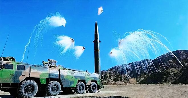 火箭军的主要武器是什么,火箭军主要武器揭秘,揭秘其主力武器装备